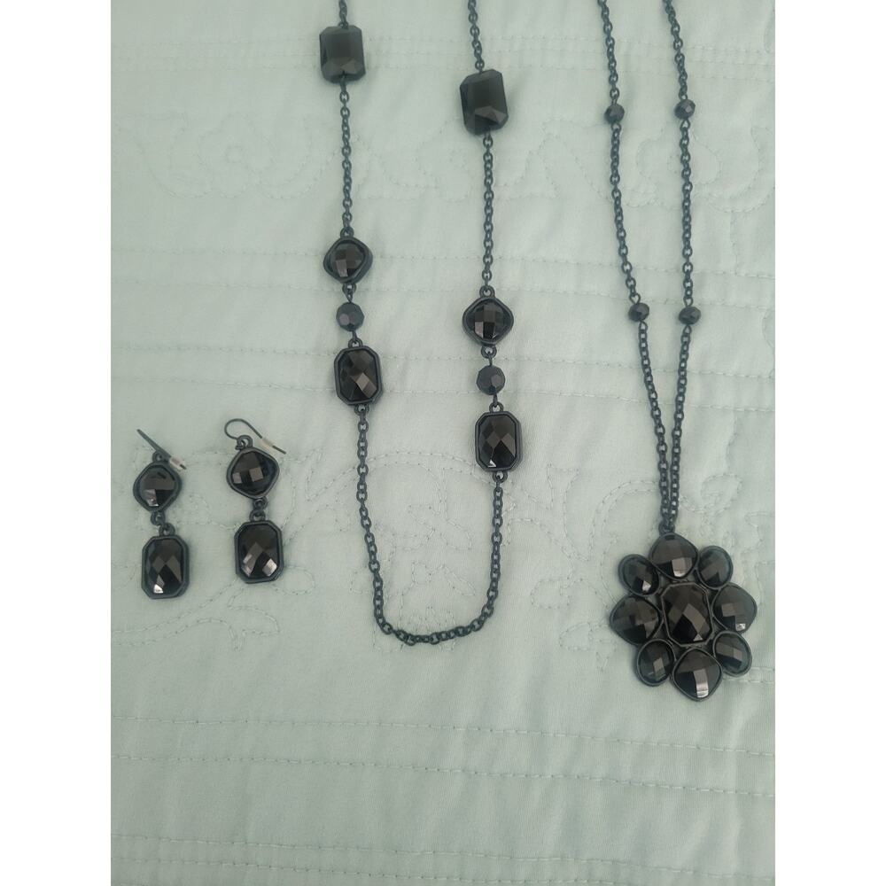 Belk 3 Piece Black Set Of 3 EUC (2 Necklaces & 1 Earring)
